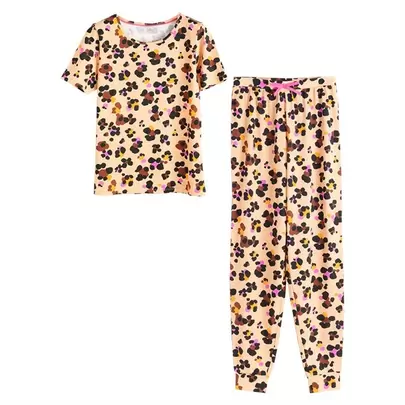 Schlafanzug mit Leoparden-Print für 29,99€ in AVON