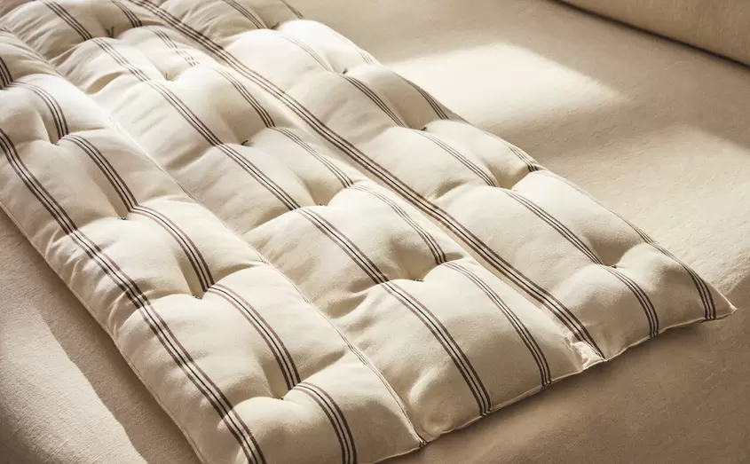 MATRATZENKISSEN AUS BAUMWOLLE MIT STREIFEN X TENSIRA für 199€ in Zara Home