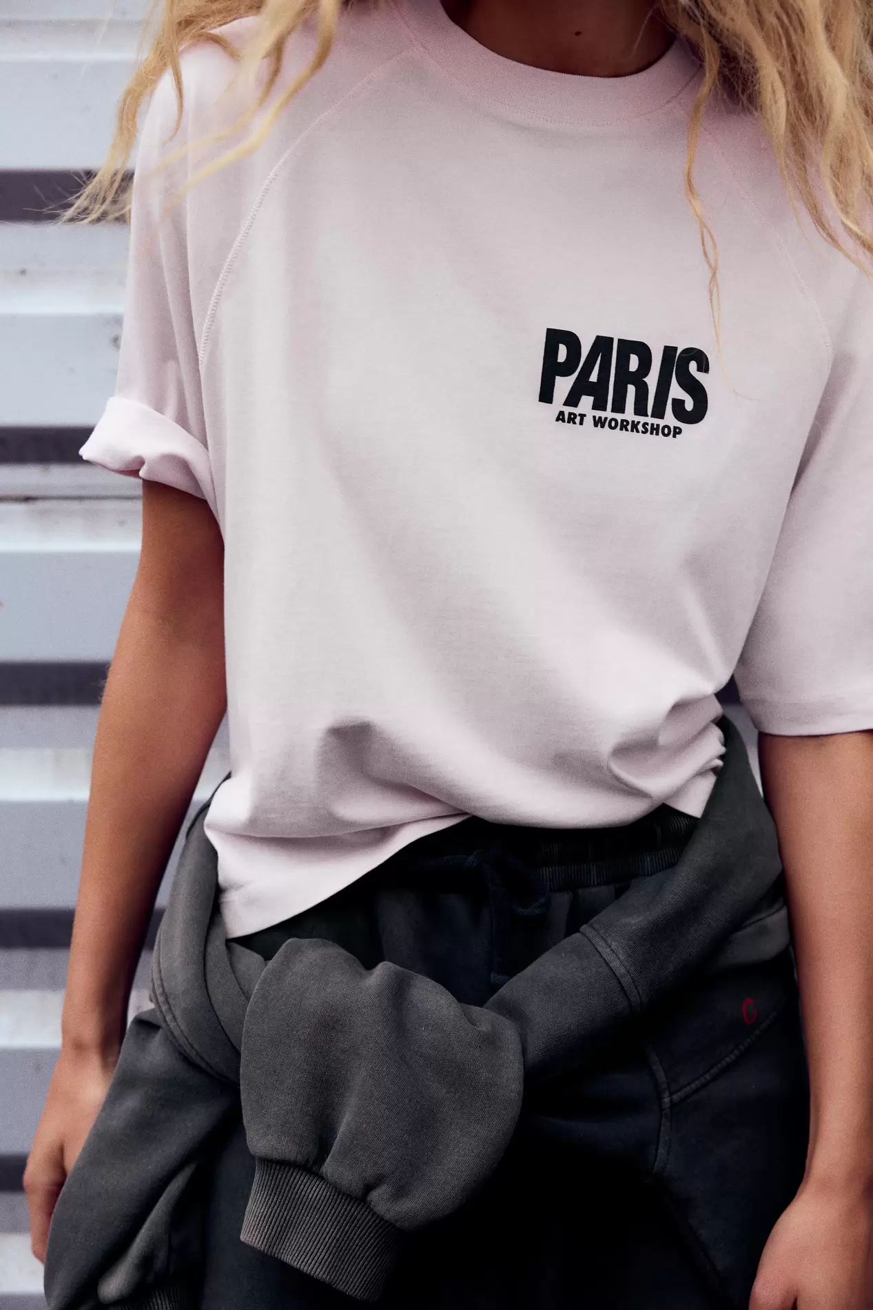 T-SHIRT MIT PARIS-SCHRIFTZUG für 19,95€ in Zara