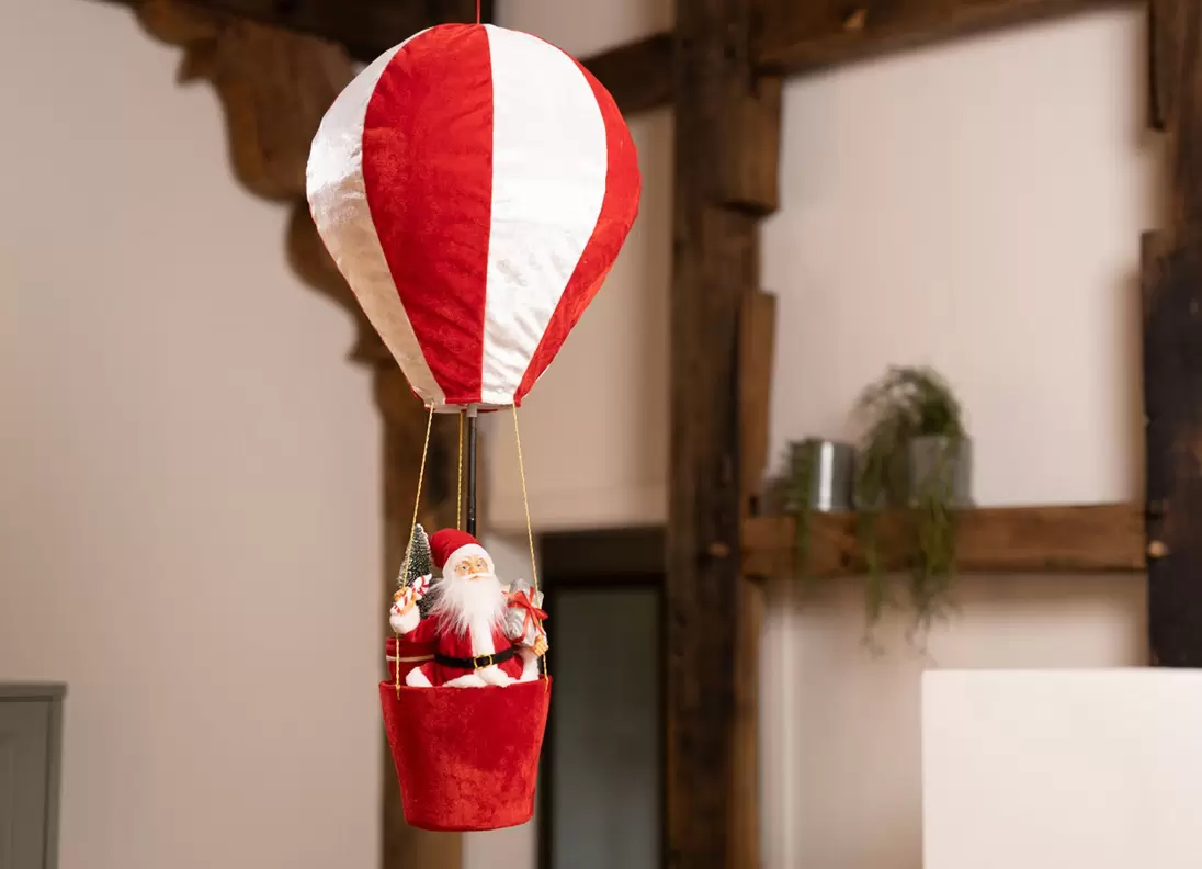 Weihnachtsmann im Heißluftballon 40x93cm für 19,99€ in Thomas Philipps