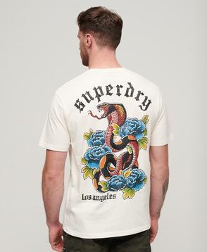 Locker geschnittenes T-Shirt mit Tattoo-Grafik für 44,99€ in Superdry