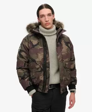 Everest Bomberjacke mit Kunstfellbesatz für 179,99€ in Superdry