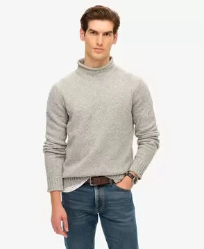 Rollkragenpullover im 90er-Jahre-Stil für 94,99€ in Superdry