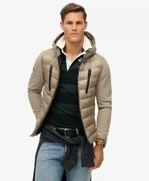 Storm Softshell-Jacke mit Kapuze für 139,99€ in Superdry