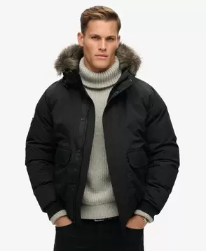 Everest Bomberjacke mit Kunstfellbesatz für 179,99€ in Superdry