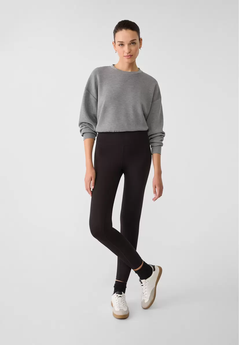 Sportleggins Sculpt für 19,99€ in Stradivarius