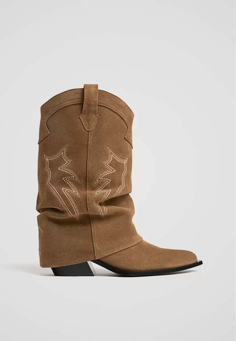 Joots-Stiefel aus Leder im Cowboylook für 79,99€ in Stradivarius