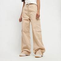 Small Signature Washed Cargo Pants für 60€ in Snipes