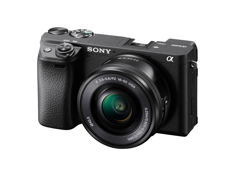 SONY Alpha 6400 Kit (ILCE-6400L) Systemkamera mit Objektiv 16-50 mm, 7,6 cm Display Touchscreen, WLAN für 889,99€ in Saturn