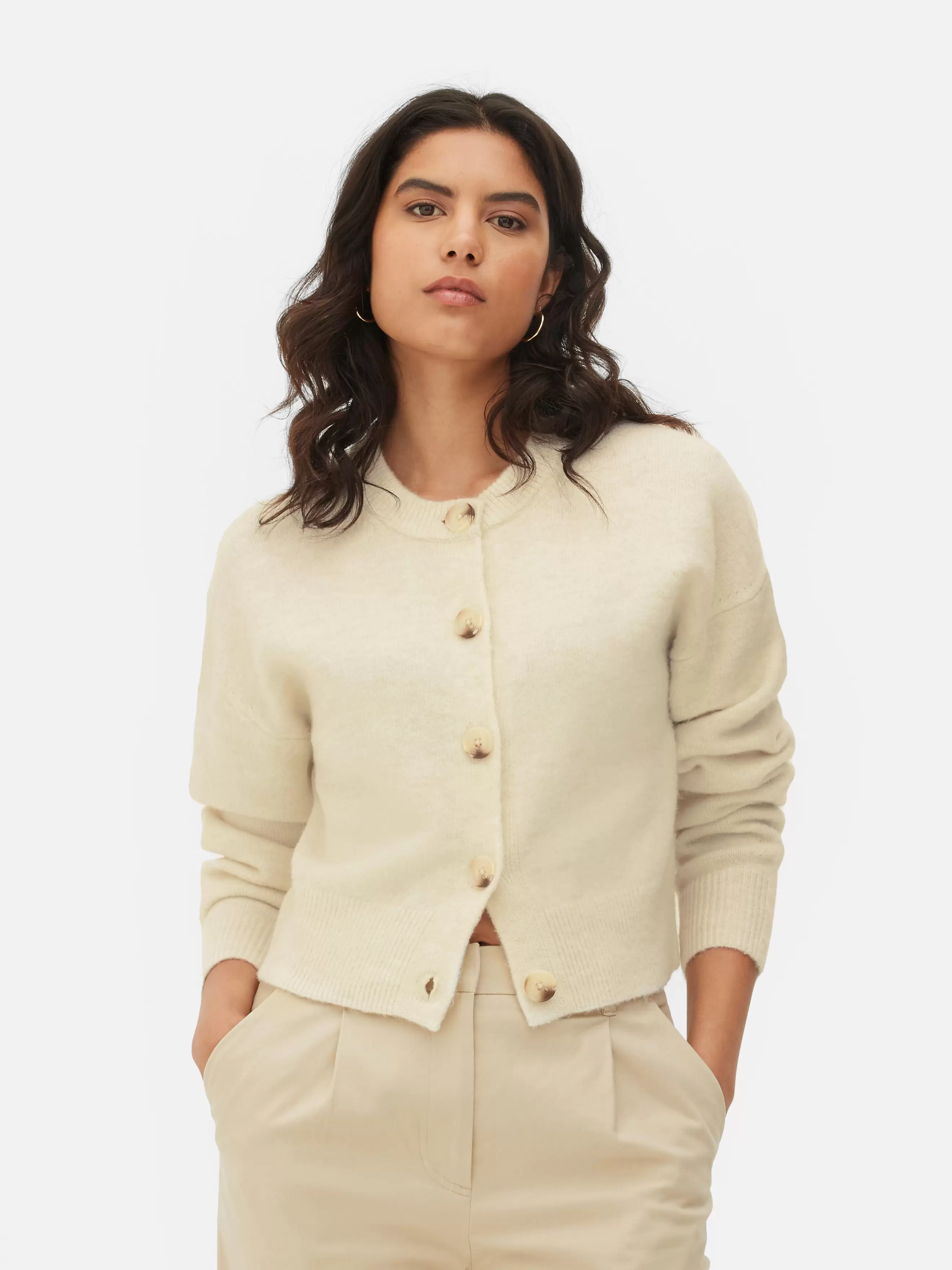 Rundhals-Cardigan mit Knopfleiste für 15€ in Primark