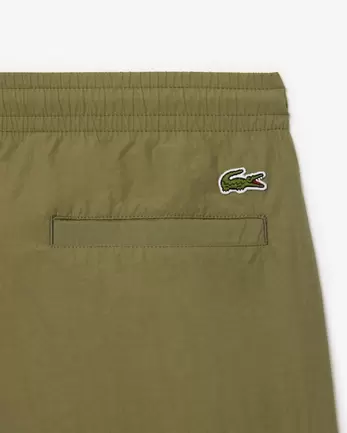 Lose geschnittene Shorts mit Reißverschlusstaschen für 100€ in Lacoste