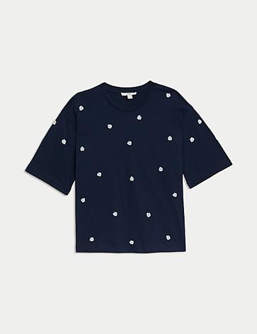 Gerades T-Shirt aus reiner Baumwolle mit Blumenstickerei für 26€ in Marks & Spencer