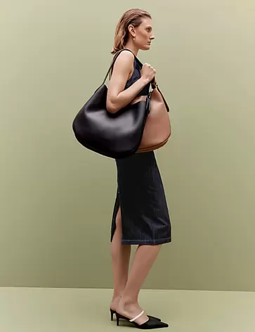 Schultertasche aus Kunstleder für 59€ in Marks & Spencer