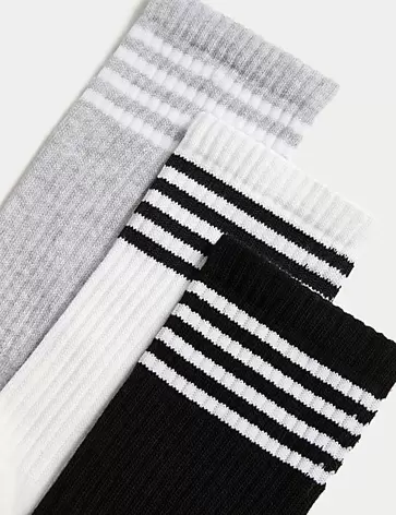 3er-Pack knöchelhohe Socken aus Baumwollmischung für 15€ in Marks & Spencer