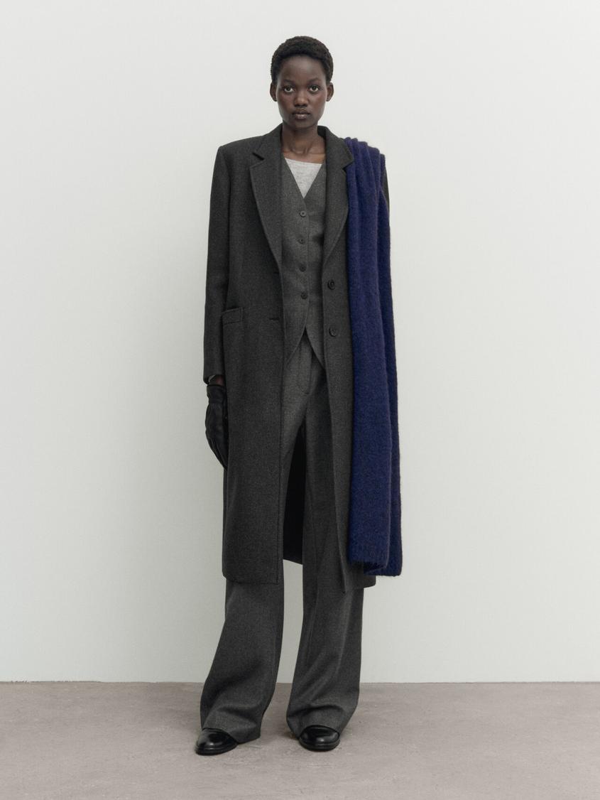 Mantel aus Wollmischung mit zwei Knöpfen für 99,95€ in Massimo Dutti