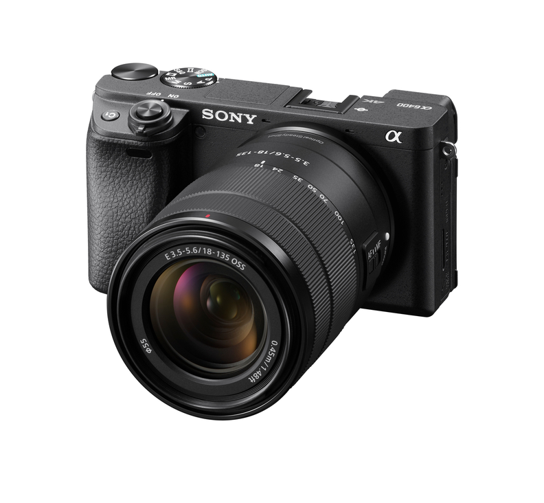 SONY Alpha 6400 Kit (ILCE-6400M) Systemkamera mit Objektiv 18-135 mm, 7,6 cm Display Touchscreen, WLAN für 1259€ in Media Markt